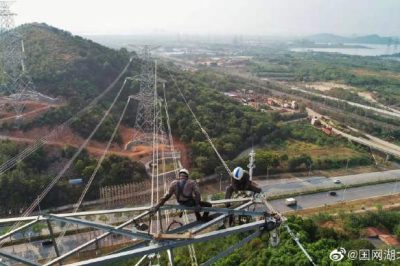 電力“攀登者”，悠悠戰(zhàn)秋涼