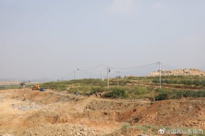 新臺(tái)高速平邑出口處加快10千伏線路遷改工作