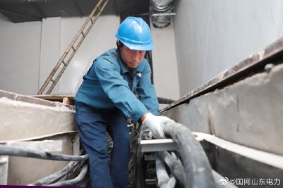 鋪設高壓電纜2300米，低壓電纜1100米