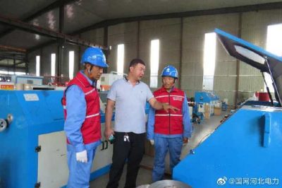 國(guó)網(wǎng)饒陽(yáng)縣供電公司組織工作人員走進(jìn)企業(yè)開(kāi)展安全用電宣傳活動(dòng)
