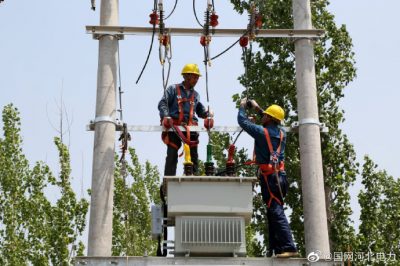 對(duì)轄區(qū)10千伏線路、配電臺(tái)區(qū)設(shè)備進(jìn)行巡視消缺