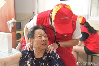 “紅馬甲”走進(jìn)敬老院，傾聽老人心聲