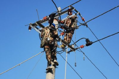 10千伏堯方頭561線(xiàn)路升級(jí)電網(wǎng)、立桿架線(xiàn)