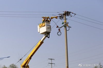 在10千伏解家線高速支線進(jìn)行帶電加裝開關(guān)工作