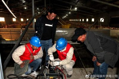 宣傳安全用電知識，現(xiàn)場講解漏電保護(hù)器、插座等常識