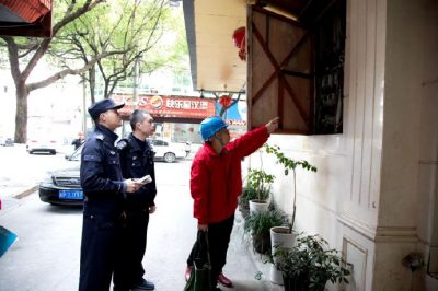 對(duì)全縣有私自啟用報(bào)停變壓器、竊電等行為的企業(yè)、用戶開(kāi)展專項(xiàng)排查