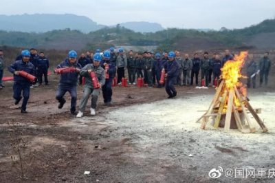 國(guó)網(wǎng)重慶綦南供電公司在12月4日至5日開展了為期2天的應(yīng)急演練、消防知識(shí)培訓(xùn)活動(dòng)