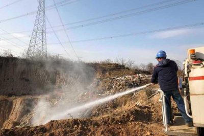 陜西送變電公司特高壓跨區(qū)運(yùn)檢分公司吉泉運(yùn)檢站在開(kāi)展防火特巡