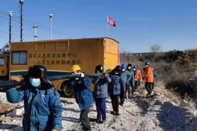 對(duì)鉆孔上方10千伏線路進(jìn)行切改，敷設(shè)300米電纜