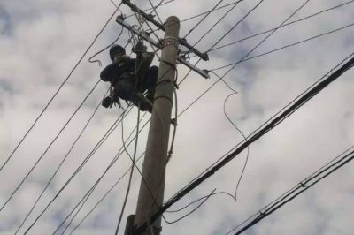 開(kāi)展接戶線、銹蝕表箱改造，努力增荷供電可靠性