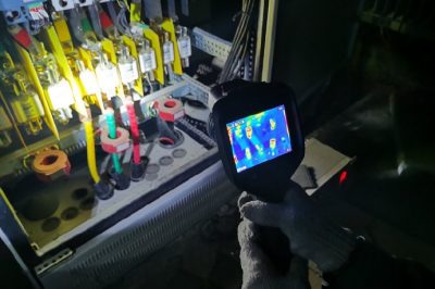 電力設(shè)備巡視測(cè)溫 節(jié)日守護(hù)萬家燈火